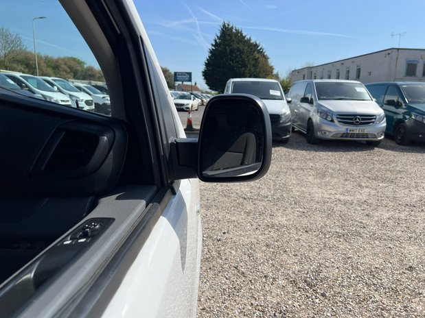Vauxhall Vivaro SWB L1H1 Low Roof Dynamic 2900 Air Con Sensors Euro 6 NO VAT 19