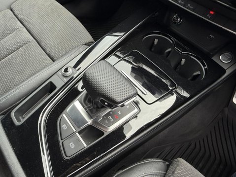 Audi A4 2.0 TDI 40 Black Edition Estate 5dr Diesel S Tronic quattro Euro 6 (s/s) (1 49