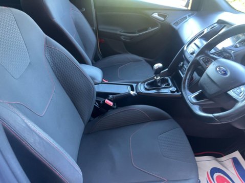 Ford Focus 1.5 TDCi ST-Line Euro 6 (s/s) 5dr 29