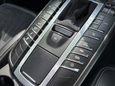 Porsche Macan GTS PDK 43