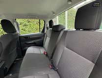 Toyota Hilux Active | 2.4 LT | AC | Sensors | Double Cab | 11