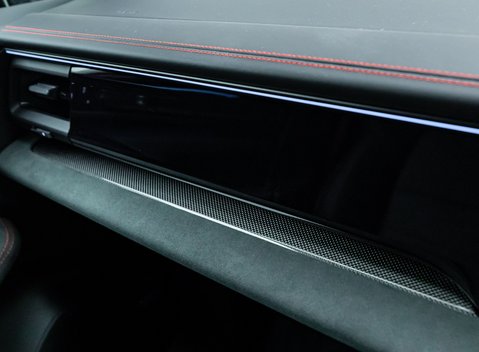 Porsche Macan GTS Electric 31