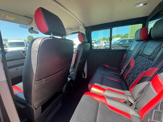 Volkswagen Transporter AUTO Crew Cab SWB L1H1 210BHP T32 Tdi Sportline Kombi Nav EURO 6 NO VAT 13