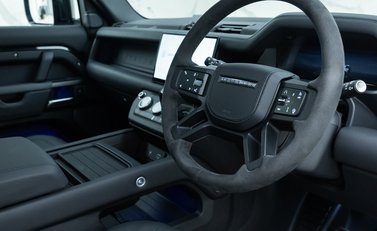 Land Rover Defender 110 V8 9