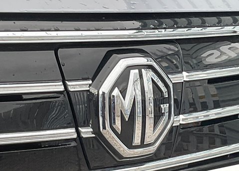 MG MG5 EXCLUSIVE 4