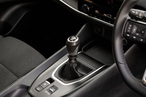 Nissan Qashqai DIG-T ACENTA PREMIUM MHEV 33