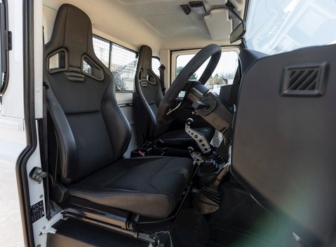 Land Rover Defender 90 Bowler Edition 12