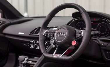 Audi R8 Spyder V10 Performance Carbon Black 12