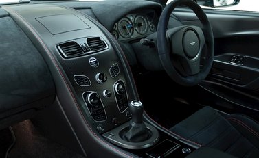 Aston Martin Vantage GT8 13