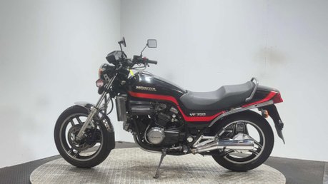 Honda VF750 MAGNA 1982 RUNNING PROJECT BIKE CLASSIC V4 750CC CRUISER 4