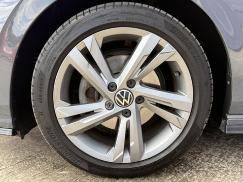 Volkswagen Golf 1.5 eTSI MHEV R-Line Hatchback 5dr Petrol Hybrid DSG Euro 6 (s/s) (150 ps) 17