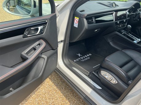 Porsche Macan S PDK 36