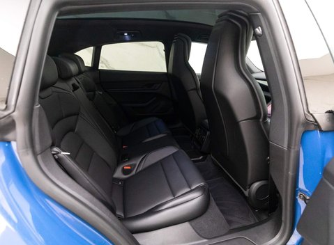 Porsche Taycan 4 CROSS TURISMO 9