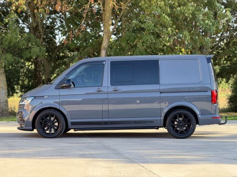 Volkswagen Transporter 2.0 Transporter T32 Sportline Black Edition TDI Semi-Auto 17