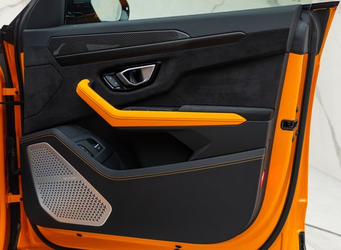 Lamborghini Urus Pearl Capsule 28