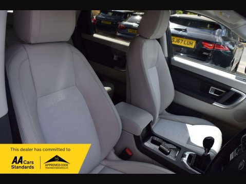 Land Rover Discovery Sport 2.0 Discovery Sport SE Tech TD4 4WD 5dr 43
