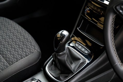 Vauxhall Astra SRI VX-LINE NAV S/S 33