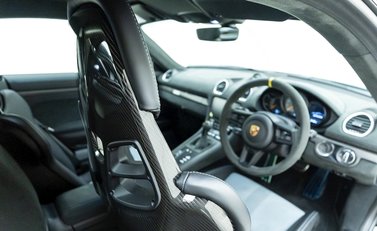 Porsche Cayman GT4 RS (718) 13