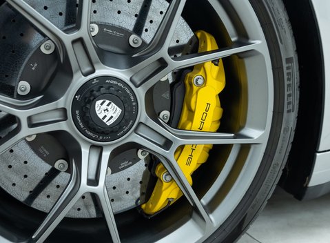 Porsche 911 GT3 Touring (992) 26
