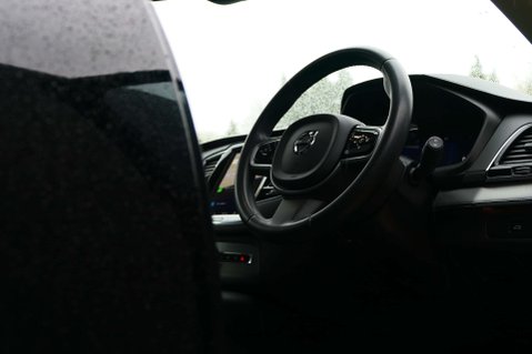 Volvo XC90 2.0 XC90 + B5 MHEV AWD Auto 4WD 5dr 4