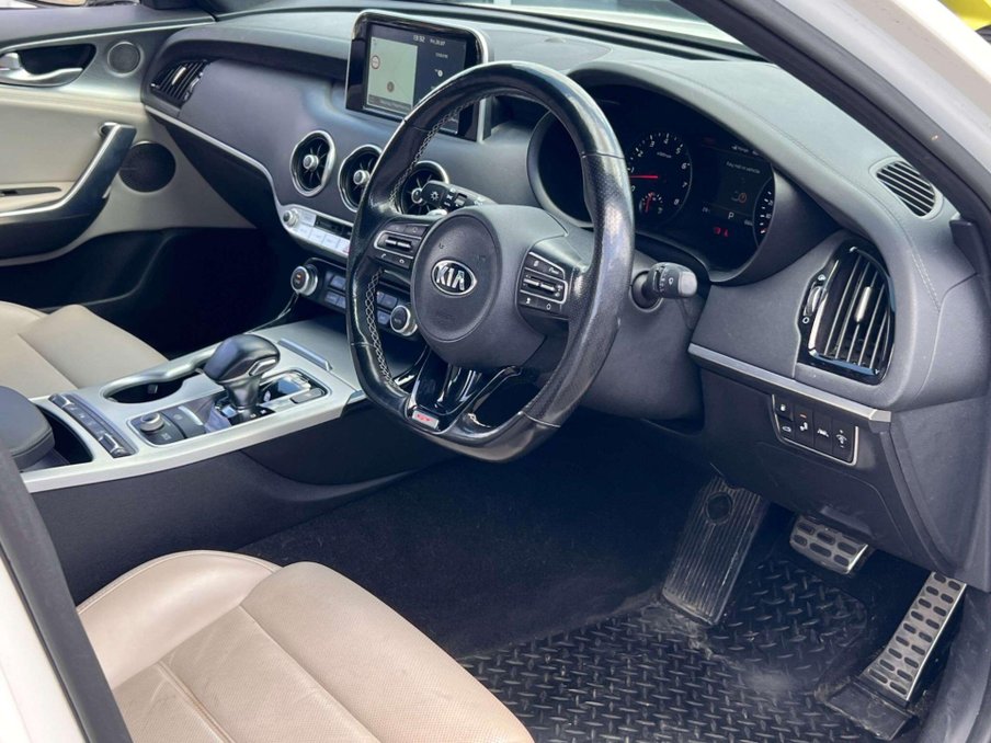 2018 Kia Stinger — image 2