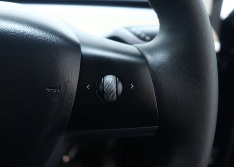 Tesla Model Y Model Y Long Range AWD 4WD 5dr 33