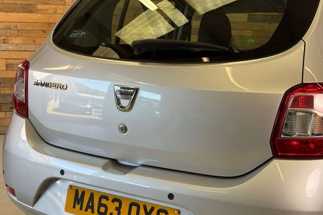 Dacia Sandero 1.5 dCi Laureate Hatchback 5dr Diesel Manual Euro 5 (90 ps) 74