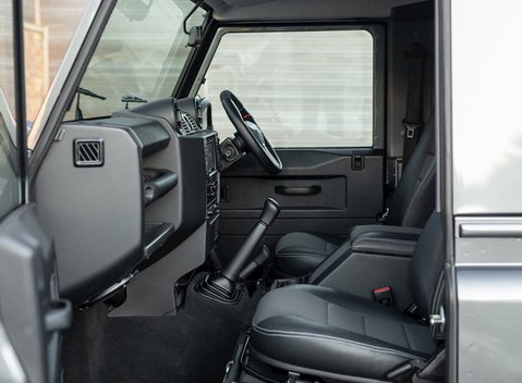 Land Rover Defender 90 XS URBAN TRUCK Carbon Edition 15