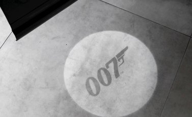 Land Rover Defender 110 V8 Bond Edition 28