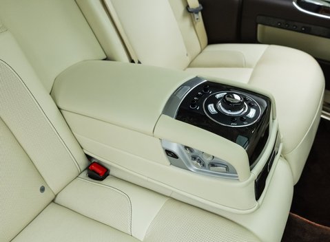 Rolls-Royce Ghost V12 16
