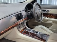 Jaguar XF 3.0d V6 Premium Luxury Saloon 4dr Diesel Auto Euro 5 (240 ps) 8
