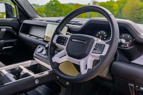 Land Rover Defender D250 X-Dynamic HSE Hard Top Obsidian 13