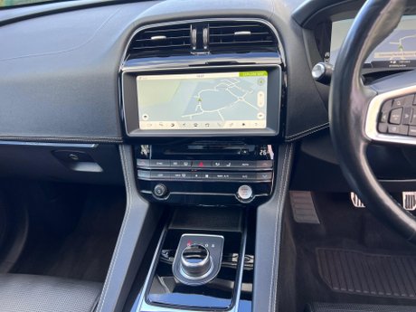 Jaguar F-Pace 3.0 D300 V6 S Auto AWD Euro 6 (s/s) 5dr 23