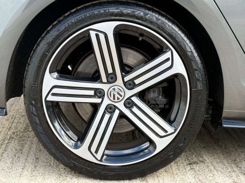 Volkswagen Golf 2.0 Golf R TSi 4Motion Semi-Auto 4WD 5dr 15