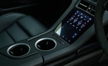 Porsche Taycan TURBO S 93KWH 19