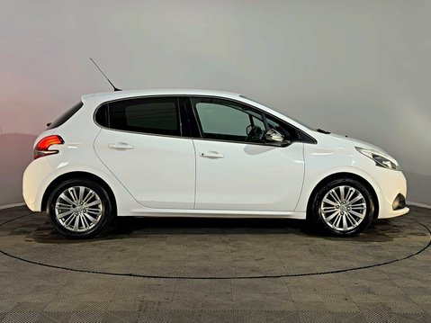 Peugeot 208 ALLURE PURETECH 1.2 5