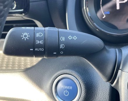 Toyota Yaris 1.5 Yaris Dynamic HEV CVT 5dr 59