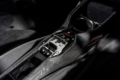 Ferrari 812 Competizione DELIVERY MILEAGE. SIGNATURES ON ENGINE BAY. AIRBRUSHED SHIELDS. CARPLAY. 27