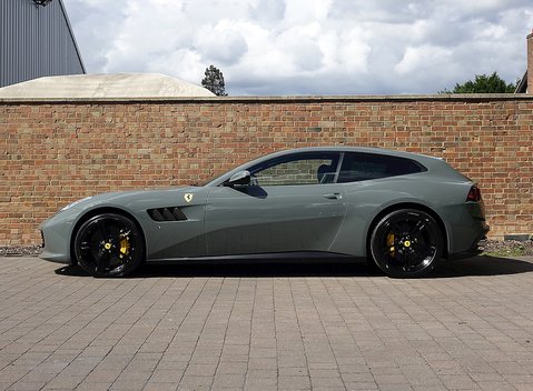 Ferrari GTC4 Lusso 9