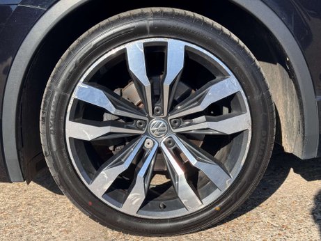 Volkswagen Tiguan 1.5 Tiguan R-Line TSi Evo Semi-Auto 5dr 4