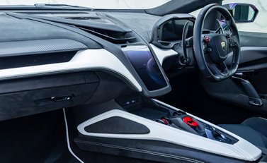 Lamborghini Revuelto 22
