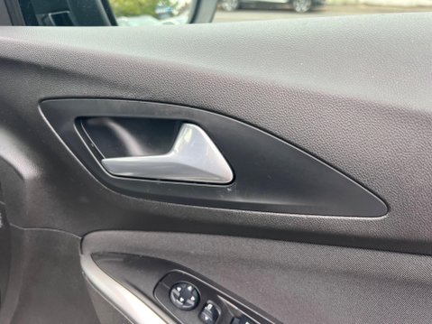 Vauxhall Grandland X 1.2 Turbo SE Auto Euro 6 (s/s) 5dr 33