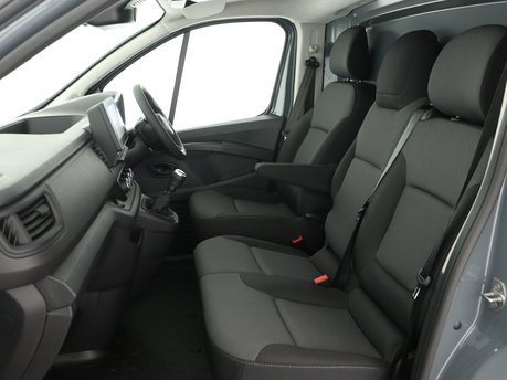 Nissan Primastar 30 L1H1 2.0 dCi 130ps Acenta 10