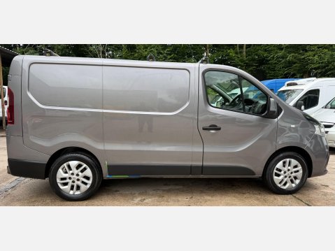 Renault Trafic 1.6 dCi 27 Sport Nav Panel Van 5dr Diesel Manual SWB Standard Roof Euro 6 ( 6