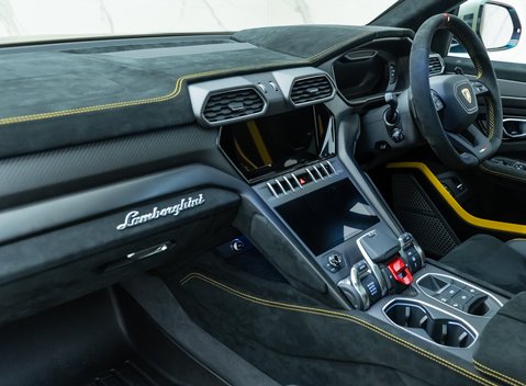 Lamborghini Urus Performante 16