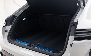 Porsche Macan Turbo Electric 46