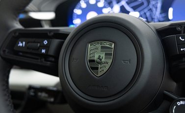 Porsche Macan Turbo Electric 27