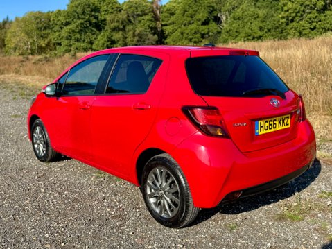 Toyota Yaris VVT-I ICON 6