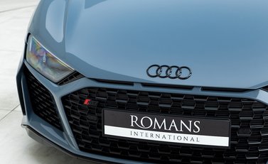 Audi R8 V10 Performance Carbon Black 18