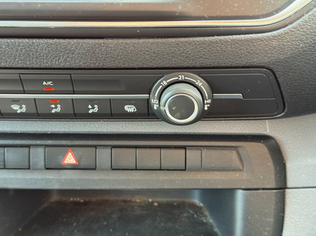 Peugeot Expert MWB L2H1 [SOLD CR] Low Roof 3100 Air Con Sensors EURO 6 30